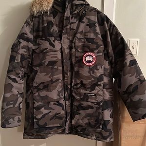 Men’s Canada Goose size Large